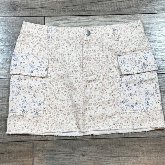 Altar'd State Floral Mini Skirt Cottagecore Cargo Pockets Size M - Picture 2 of 7